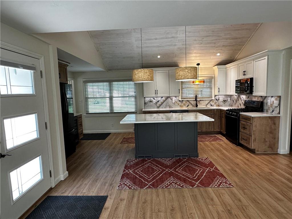 219 Meadowbrook Road Hermitage, PA 16148 - Photo 3 of 19