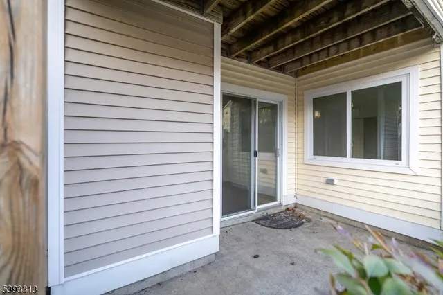 $205,000 | 141 Falcon Ridge Way North, Unit 1, Hamburg, NJ 07419