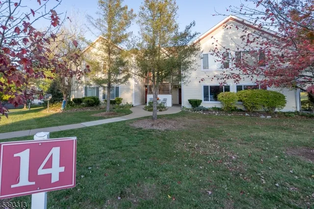 $205,000 | 141 Falcon Ridge Way North, Unit 1, Hamburg, NJ 07419