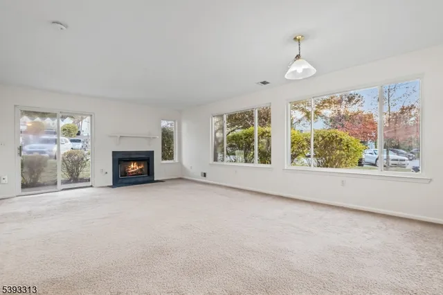 $205,000 | 141 Falcon Ridge Way North, Unit 1, Hamburg, NJ 07419