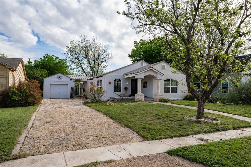1004 North 7th Street Ballinger, TX 76821 - Photo 2 of 37