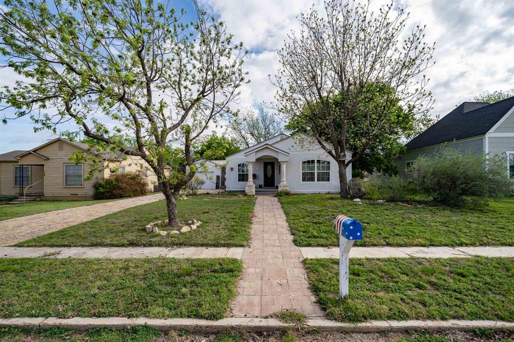 1004 North 7th Street Ballinger, TX 76821 - Photo 3 of 37