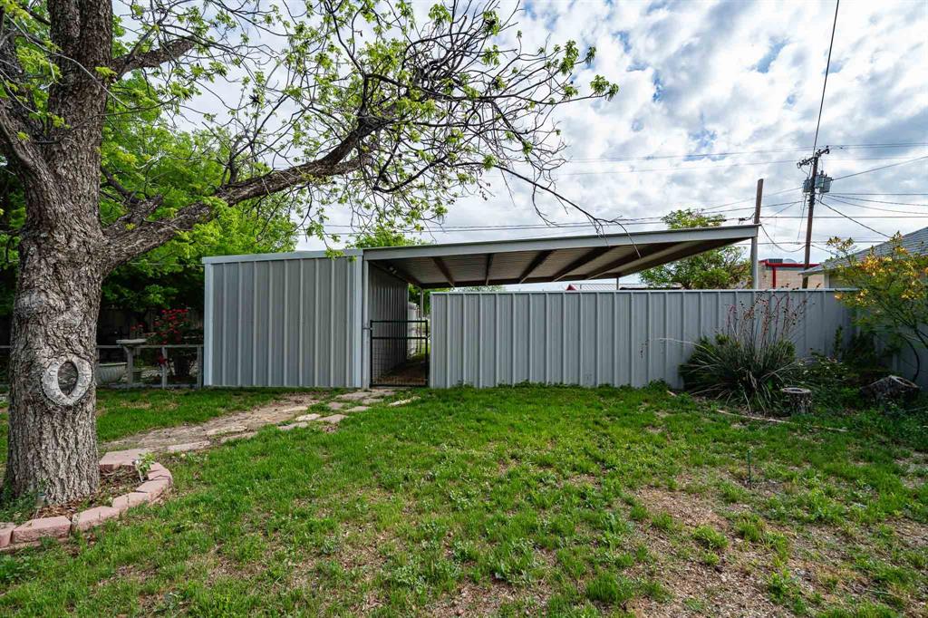 1004 North 7th Street Ballinger, TX 76821 - Photo 31 of 37