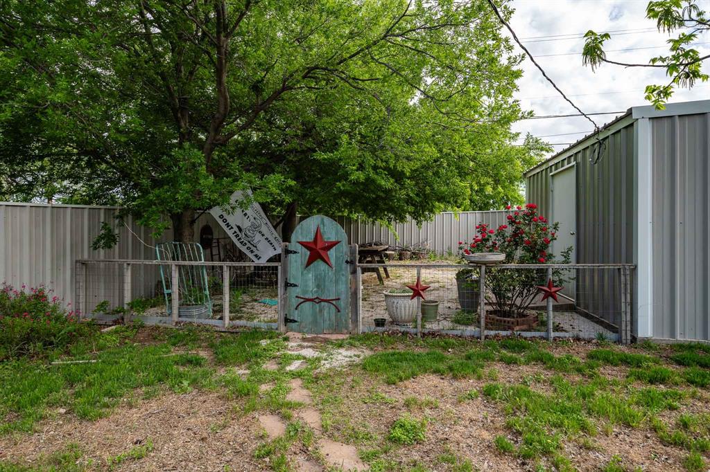 1004 North 7th Street Ballinger, TX 76821 - Photo 32 of 37