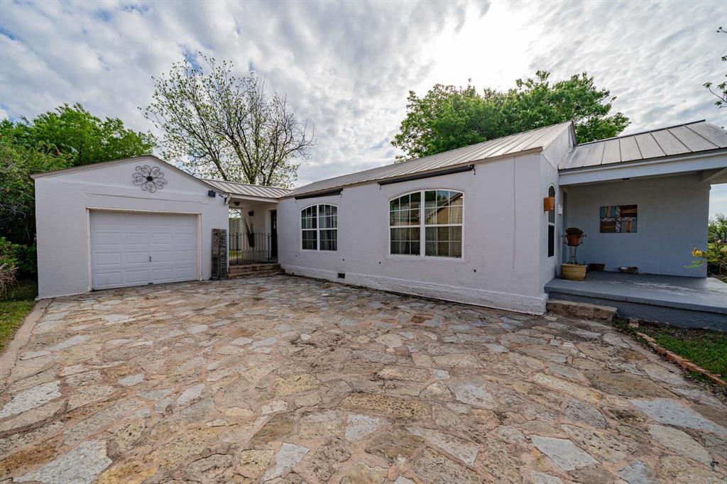 1004 North 7th Street Ballinger, TX 76821 - Photo 5 of 37