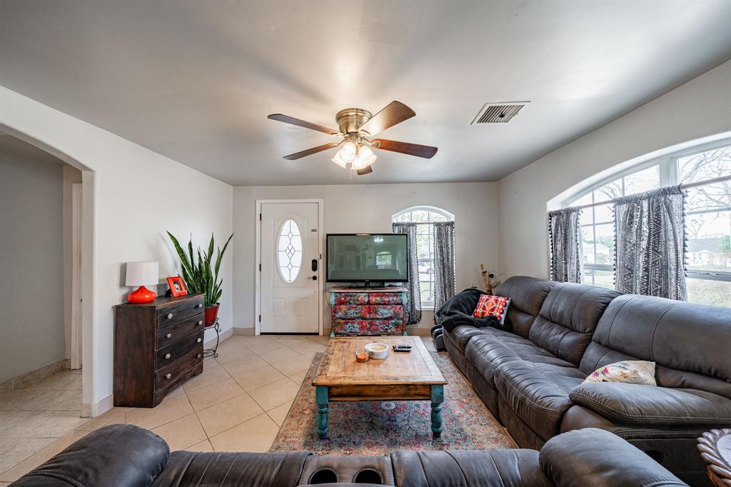 1004 North 7th Street Ballinger, TX 76821 - Photo 7 of 37