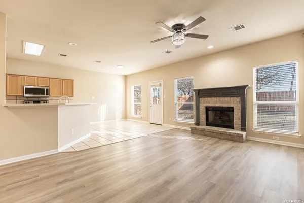 $2,550 | 1534 Crescent Glen, San Antonio, TX 78258