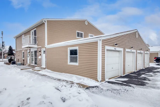 $2,150 | 7968 163rd Place, Unit 7968, Tinley Park, IL 60477