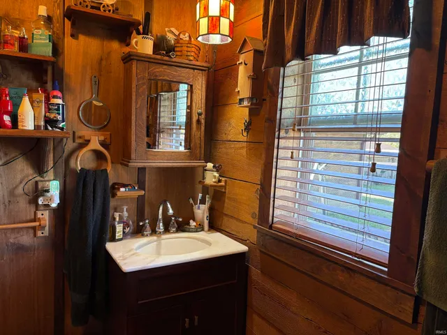 $390,000 | 3202 West 600 South, Portland, IN 47371