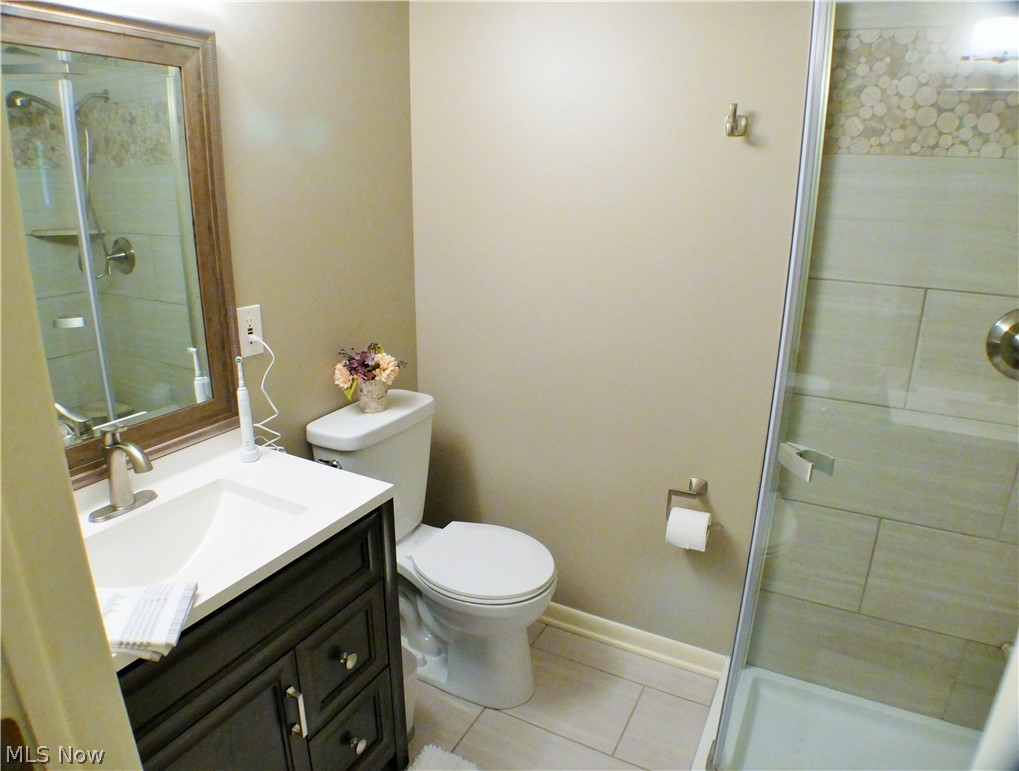 6685 Bonnieview Road Cleveland, OH 44143 - Photo 22 of 27 en-suite bathroom