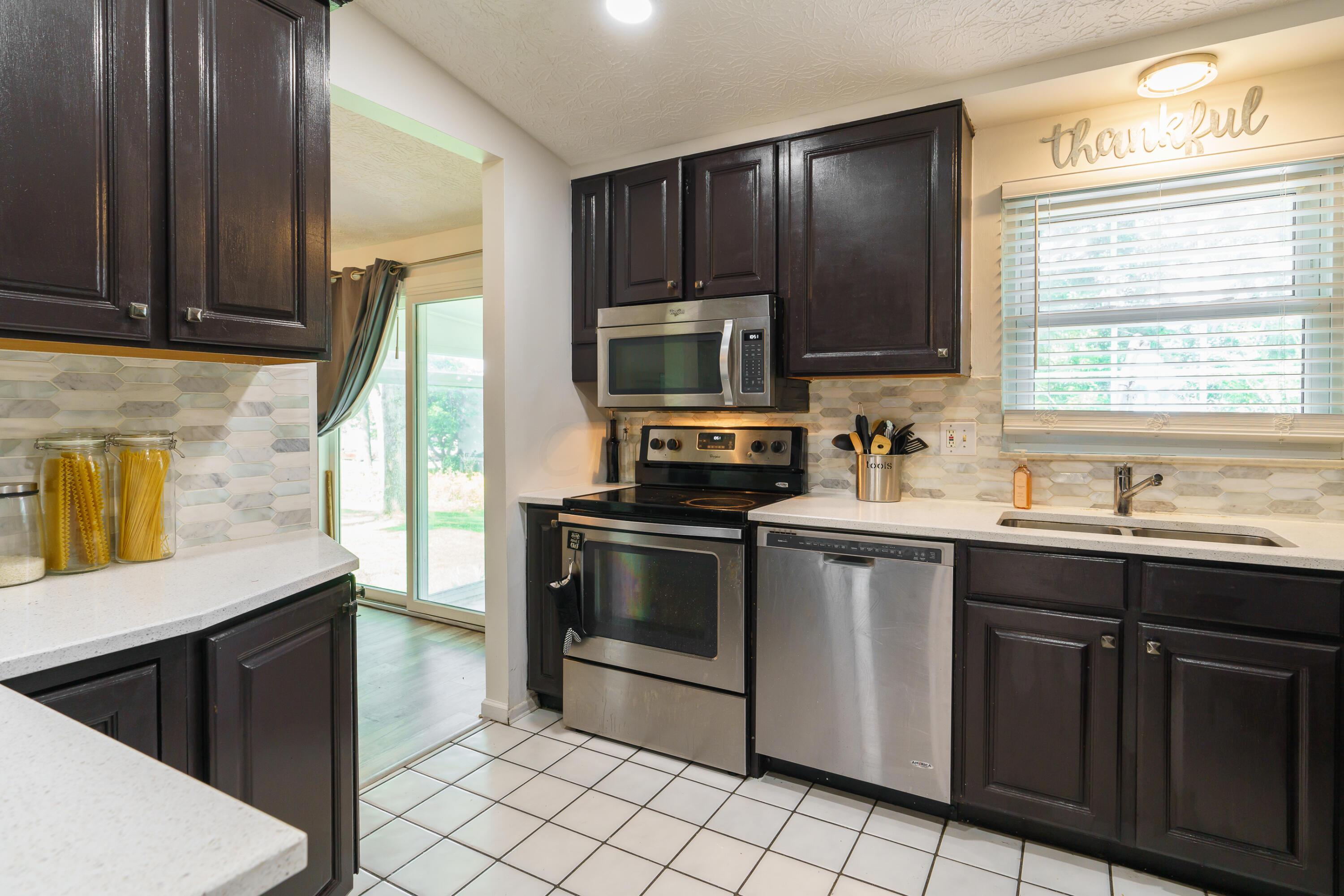 6337 South Sunbury Road Westerville, OH 43081 - Photo 10 of 28 Kitchen