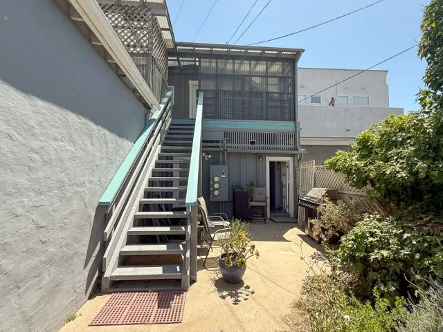 a view of entryway with a front door