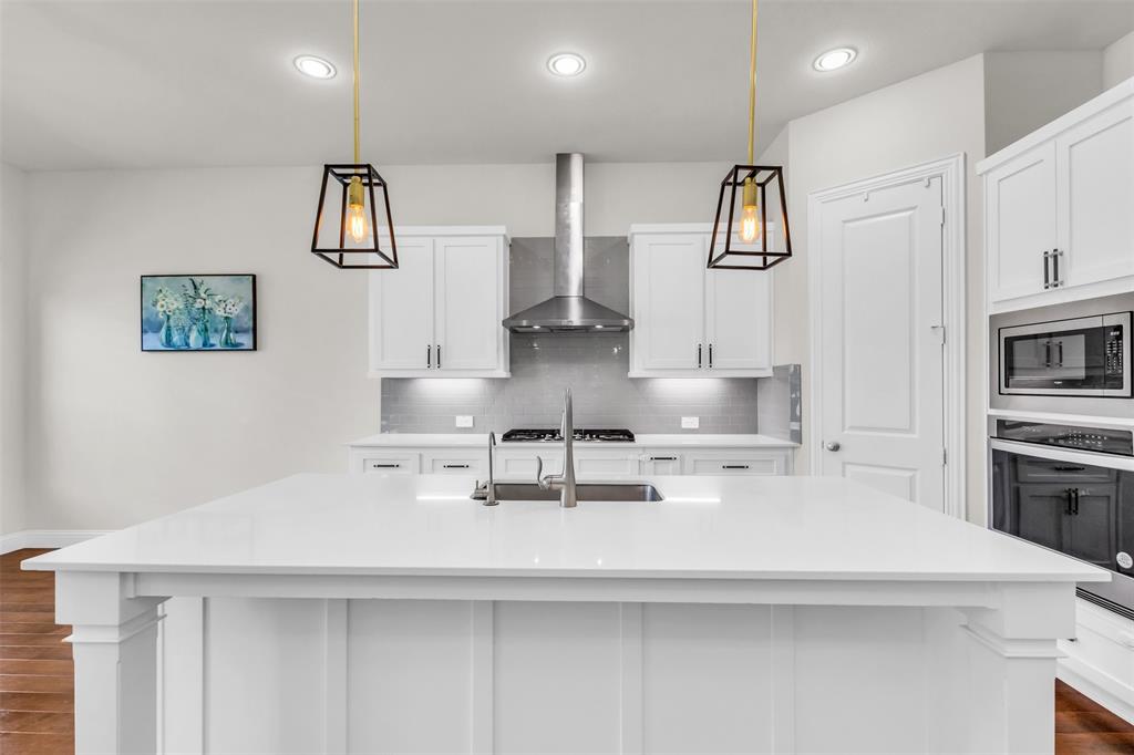 3511 Solaro Lane Rockwall, TX 75087 - Photo 9 of 40 a kitchen with stainless steel appliances a refrigerator and a stove
