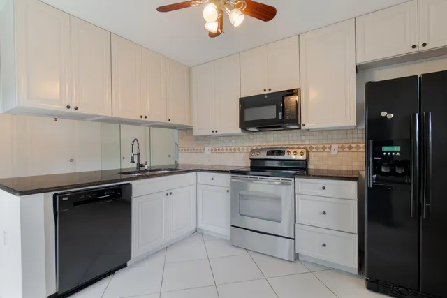 $2,300 | 31 Clinton Court, Unit C, Royal Palm Beach, FL 33411