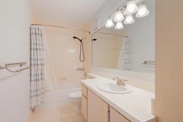 $2,300 | 31 Clinton Court, Unit C, Royal Palm Beach, FL 33411