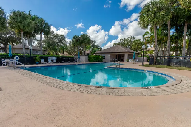 $2,300 | 31 Clinton Court, Unit C, Royal Palm Beach, FL 33411