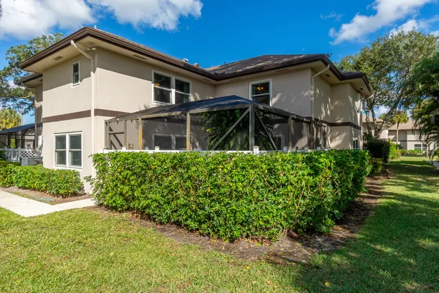 $2,300 | 31 Clinton Court, Unit C, Royal Palm Beach, FL 33411