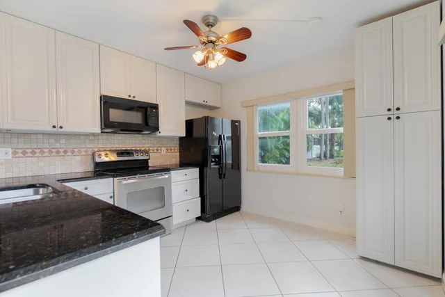 $2,300 | 31 Clinton Court, Unit C, Royal Palm Beach, FL 33411