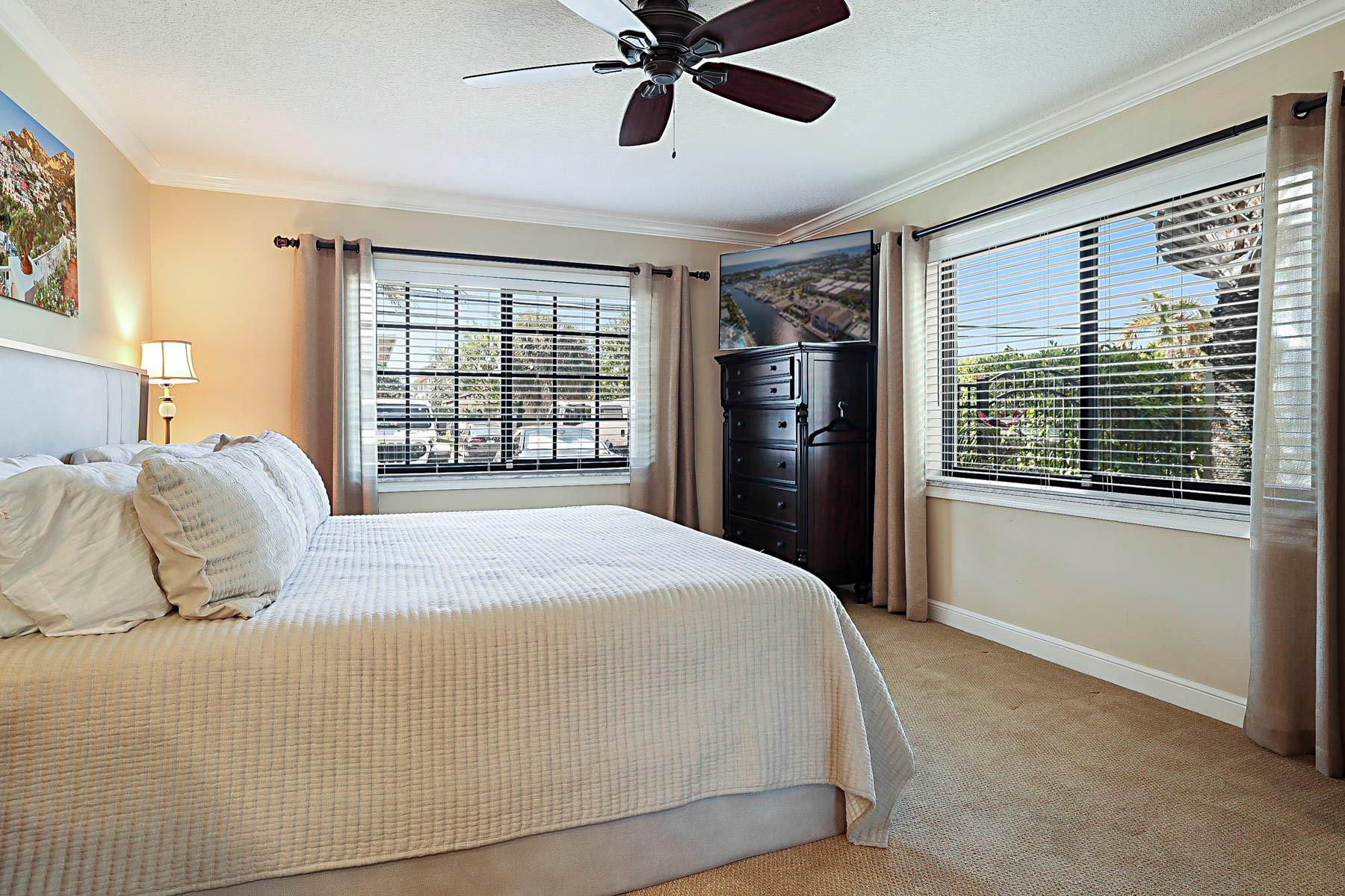 2743 Northeast 28th Court, Unit 3 Lighthouse Point, FL 33064 - Photo 24 of 56 Photo 24