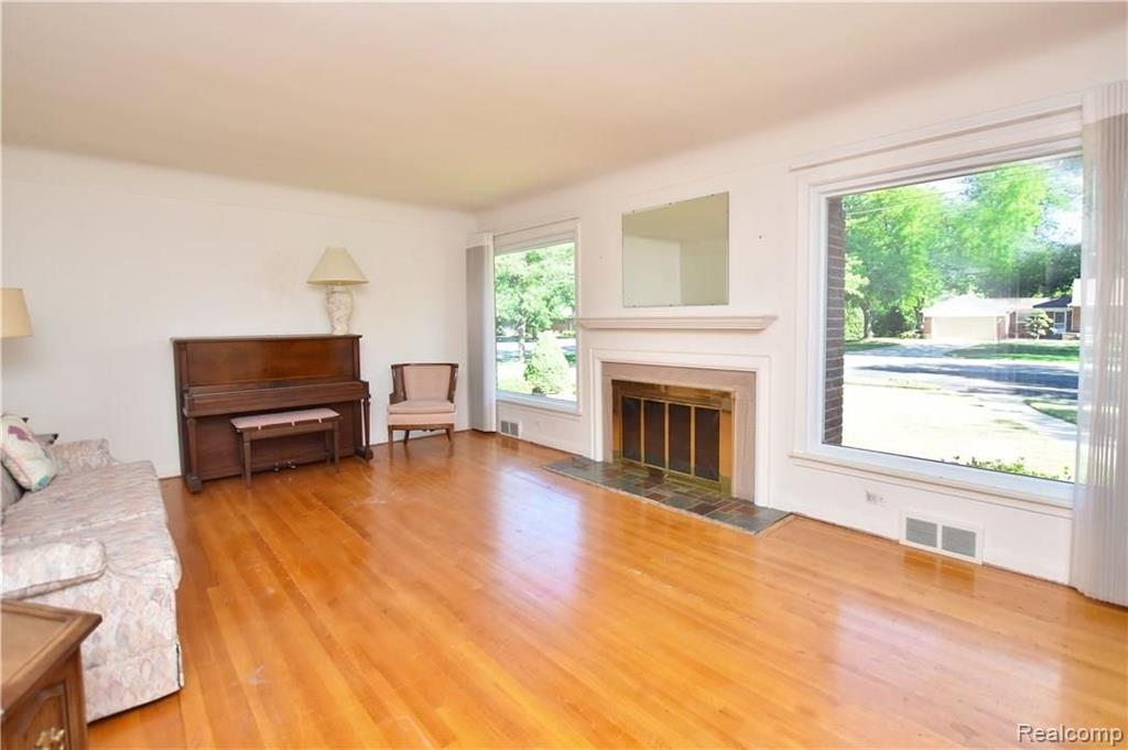 16279 Beverly Road Franklin, MI 48025 - Photo 4 of 38