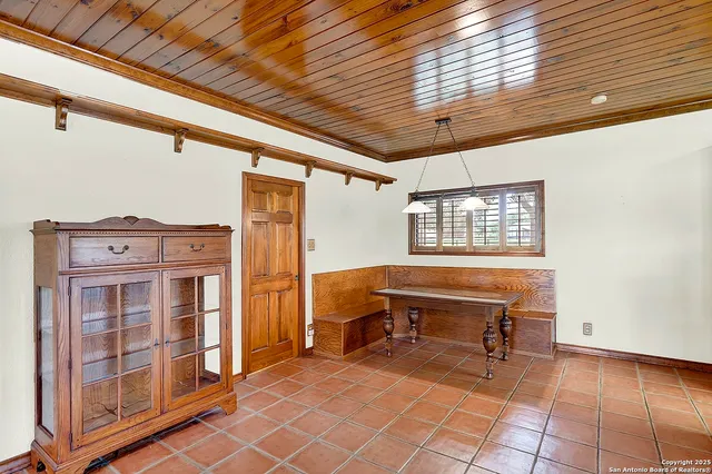 a view of a storage & utility room