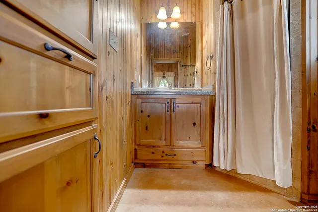 $760,000 | 101 Ranch Road, Adkins, TX 78101