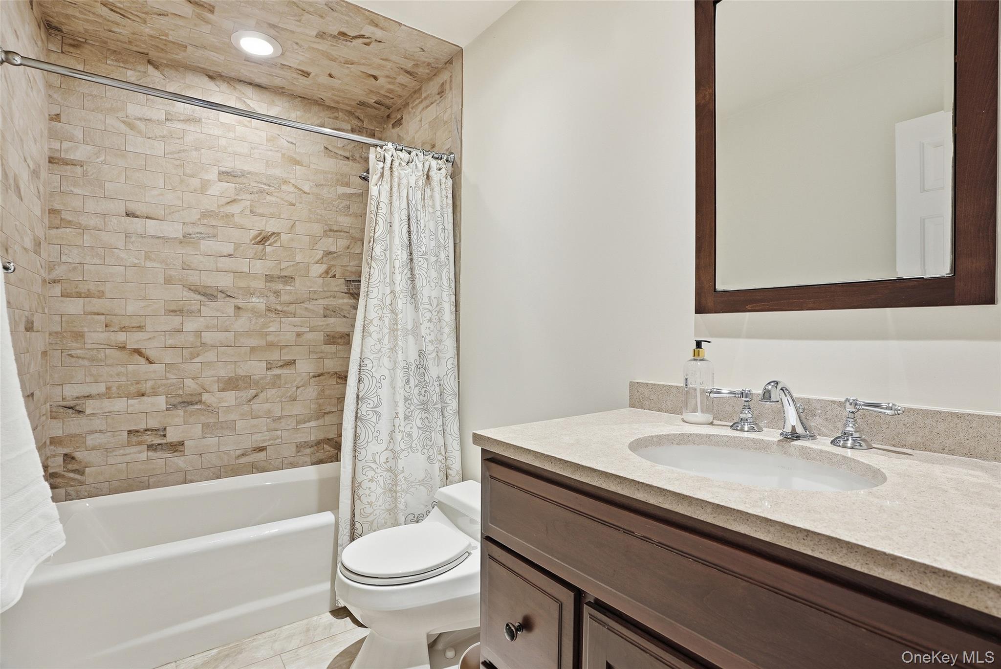 4 Ellis Court Rye, NY 10580 - Photo 23 of 34 2nd Floor Hall Bath