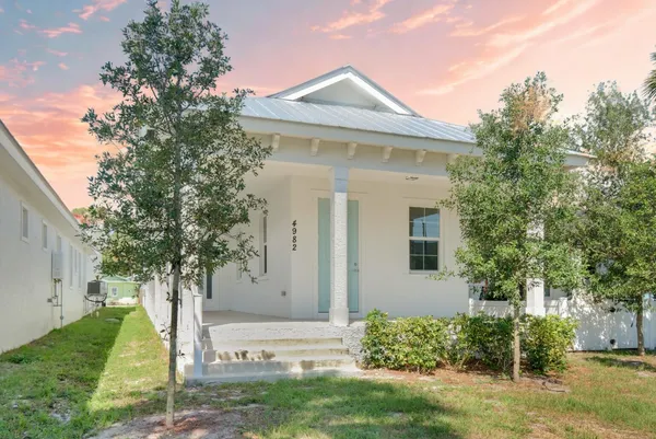 $580,000 | 4982 Southeast Railway Avenue, Stuart, FL 34997