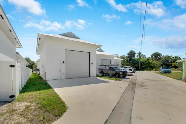 $580,000 | 4982 Southeast Railway Avenue, Stuart, FL 34997