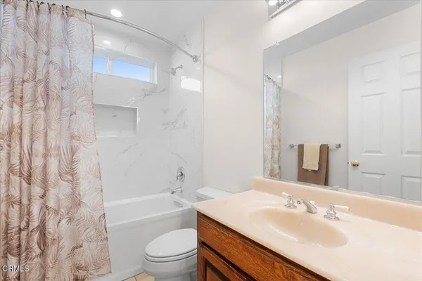 $848,000 | 25530 Meadow Mont Street, Valencia, CA 91355