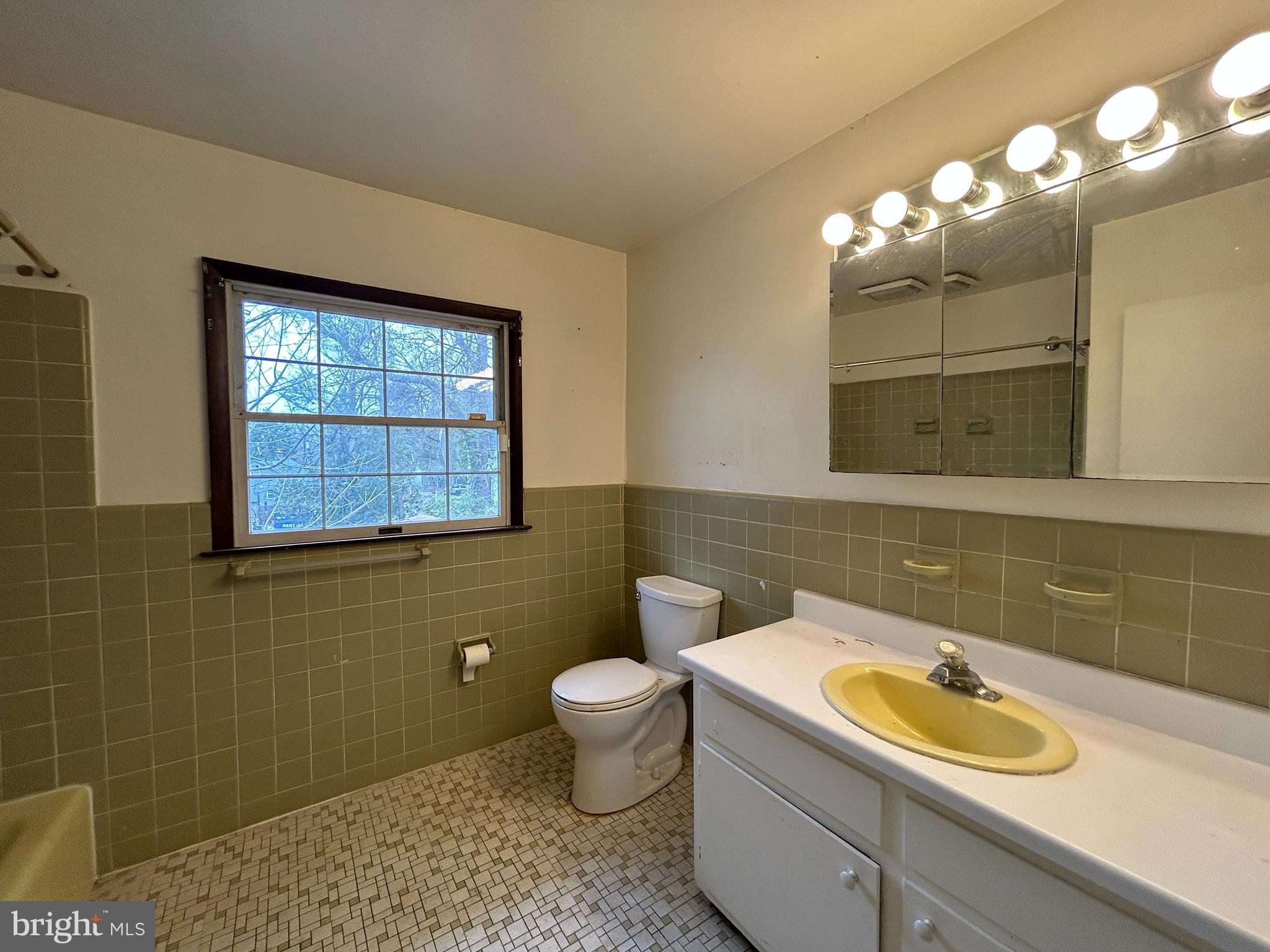 527 Cherry Lane Lansdowne, PA 19050 - Photo 12 of 14