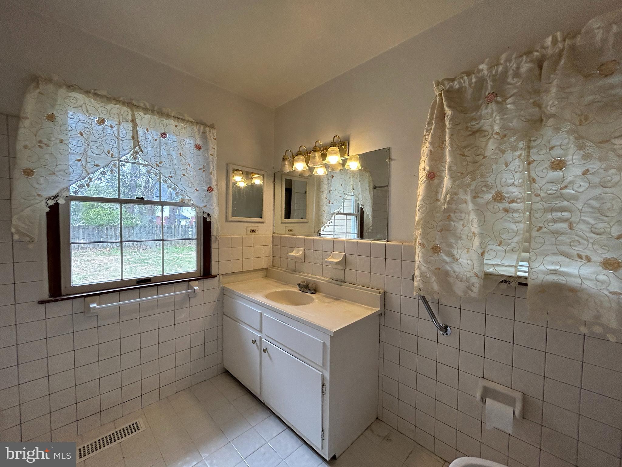 527 Cherry Lane Lansdowne, PA 19050 - Photo 9 of 14
