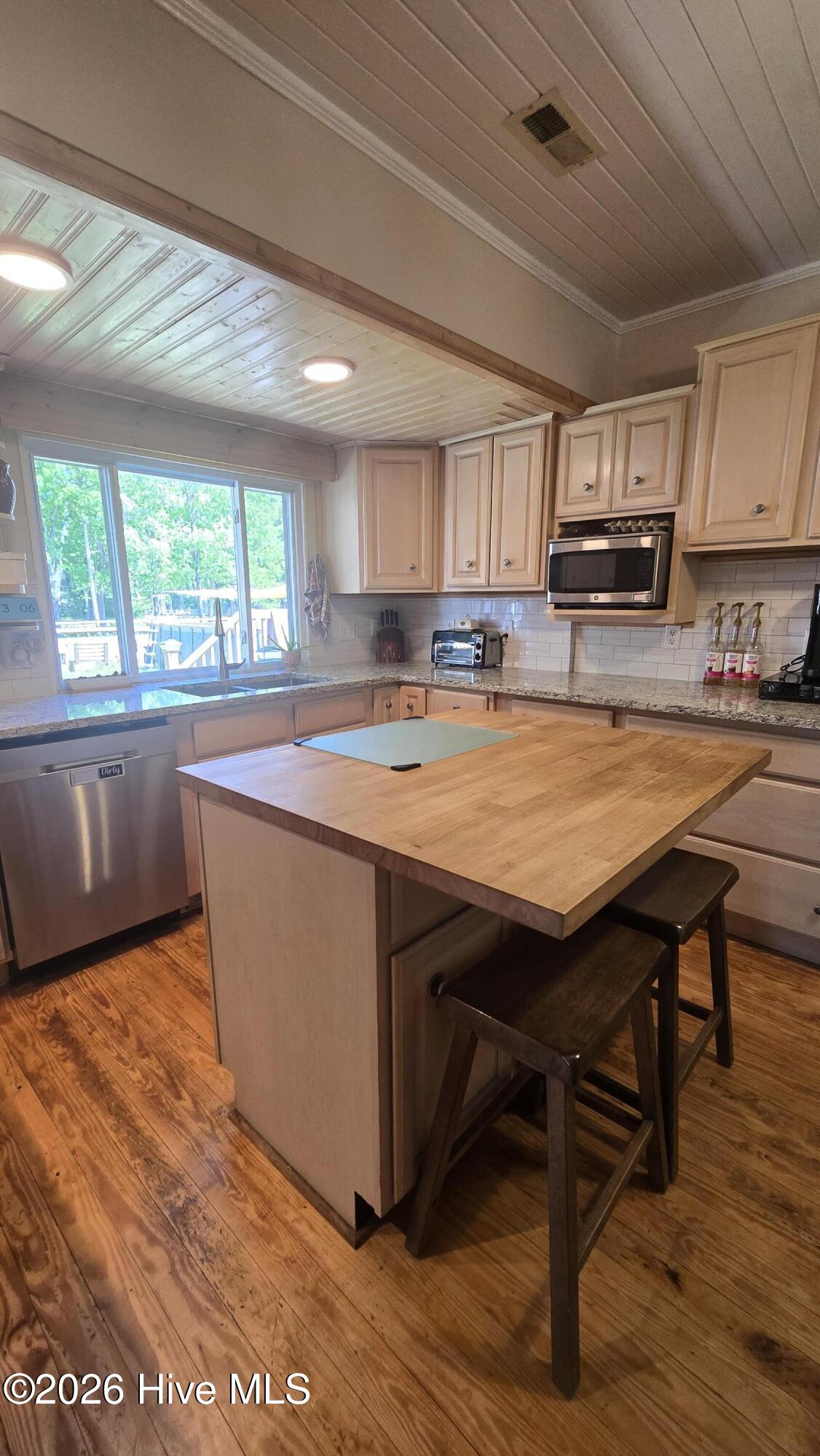 330 Lake Road Newport, NC 28570 - Photo 3 of 28 20260504_150625