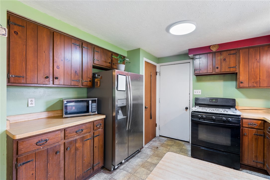 497 Hartnagle Road Arcadia, NY 14513 - Photo 13 of 49 The KITCHEN has a FLOOR TO CEILING PANTRY! Great s
