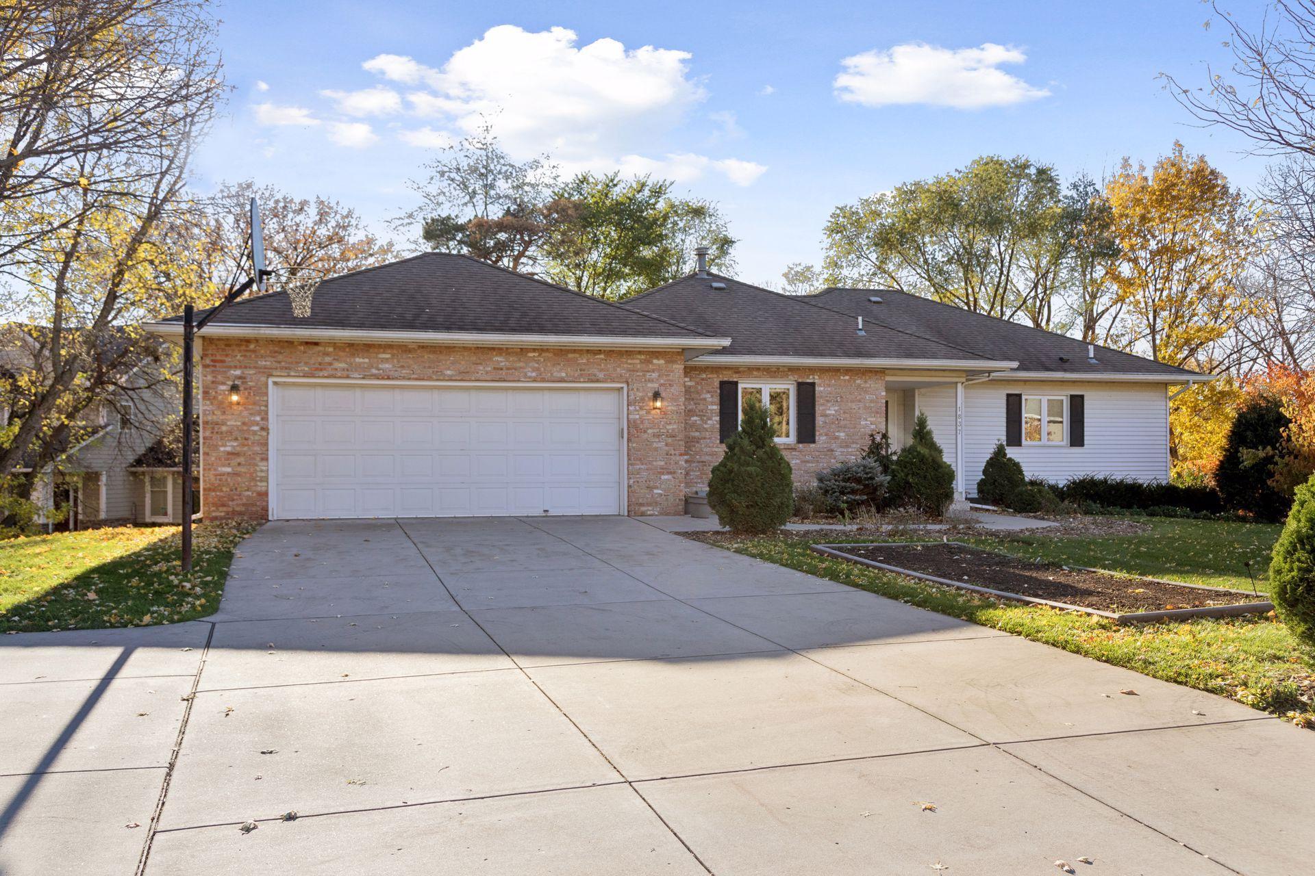 1837 Victoria Road South Mendota Heights, MN 55118 - Photo 3 of 6