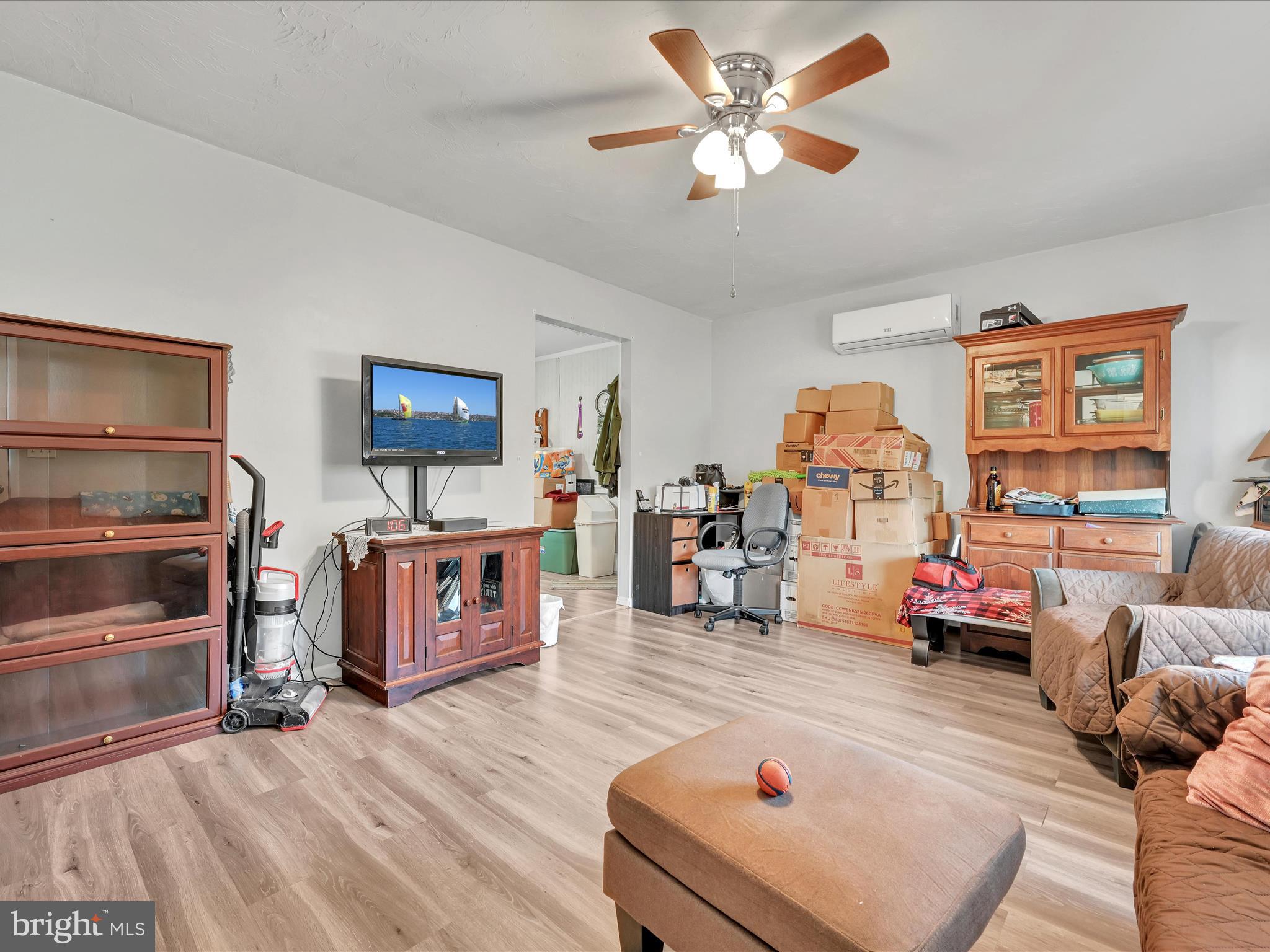 283 Beagle Road Lebanon, PA 17046 - Photo 8 of 27 Living Room