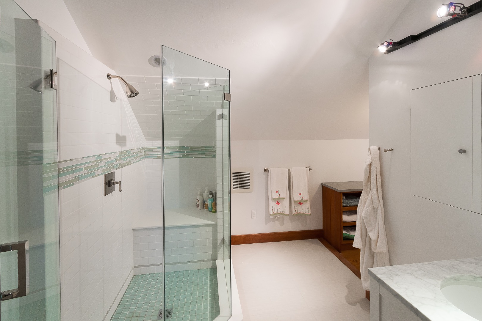 14 Almanack Pond Road Nantucket, MA 02554 - Photo 29 of 41 Main House Guest Bath