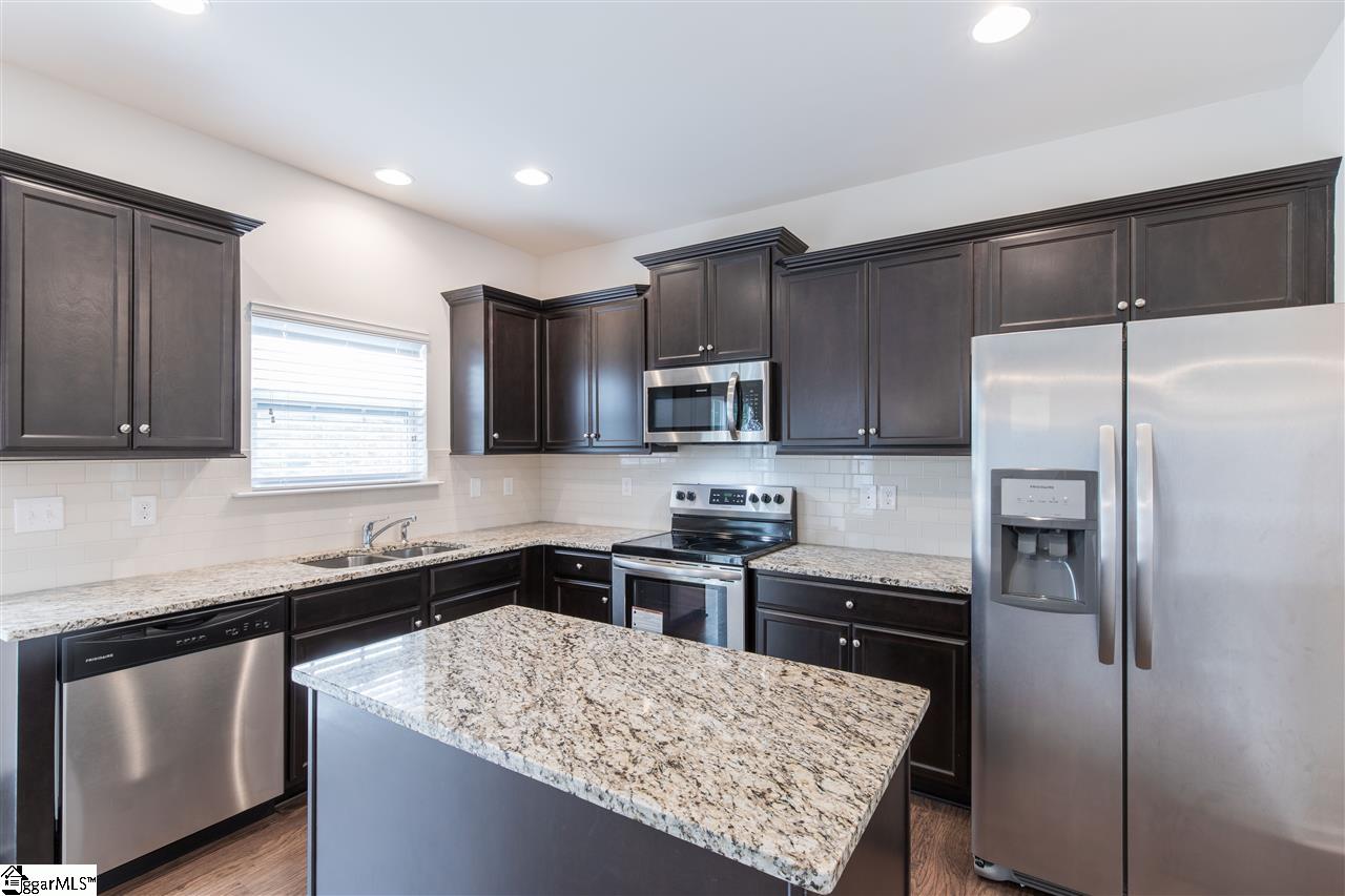 304 Rambling Hills Way Simpsonville, SC 29681 - Photo 2 of 28 Gallery Image 2