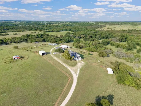 a view of a house with a big yard