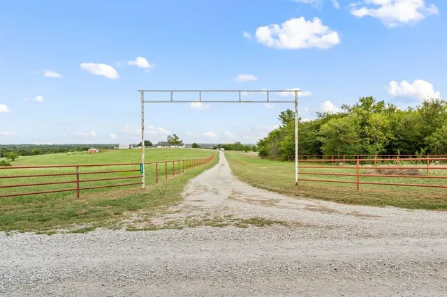 $2,750,000 | 10902 Clear Creek Road West, Sanger, TX 76266