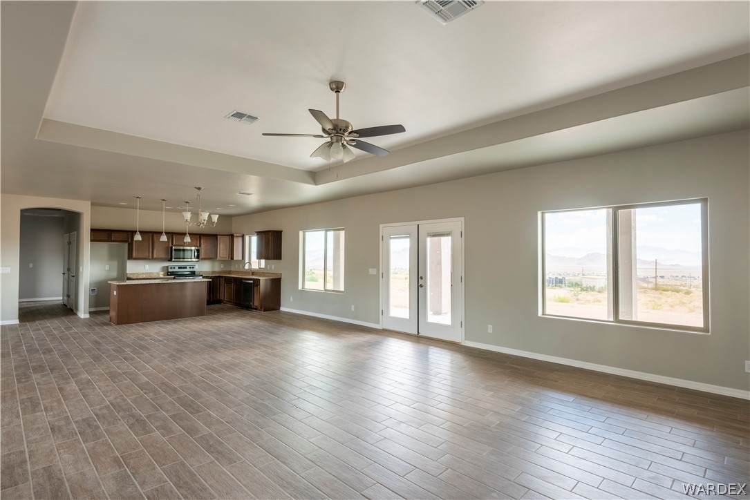 9728 North Atossa Road Kingman, AZ 86401 - Photo 11 of 28 Living Room