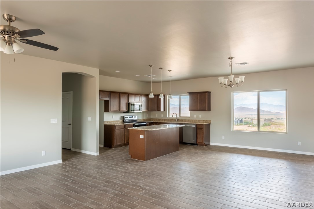 9728 North Atossa Road Kingman, AZ 86401 - Photo 9 of 28 Kitchen