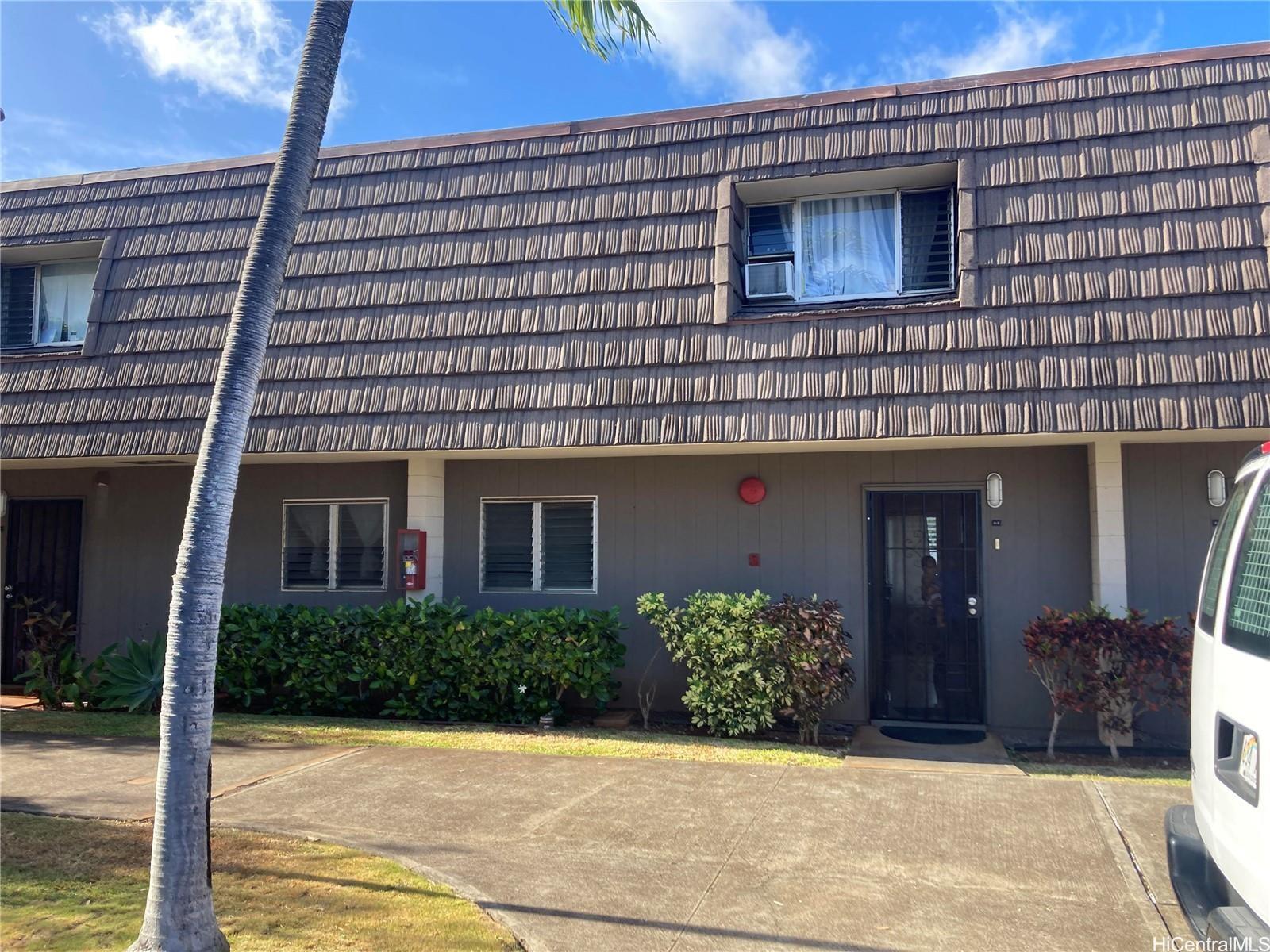 4280 Salt Lake Boulevard, Unit C13 Honolulu, HI 96818 - Photo 1 of 16 a front view of a house