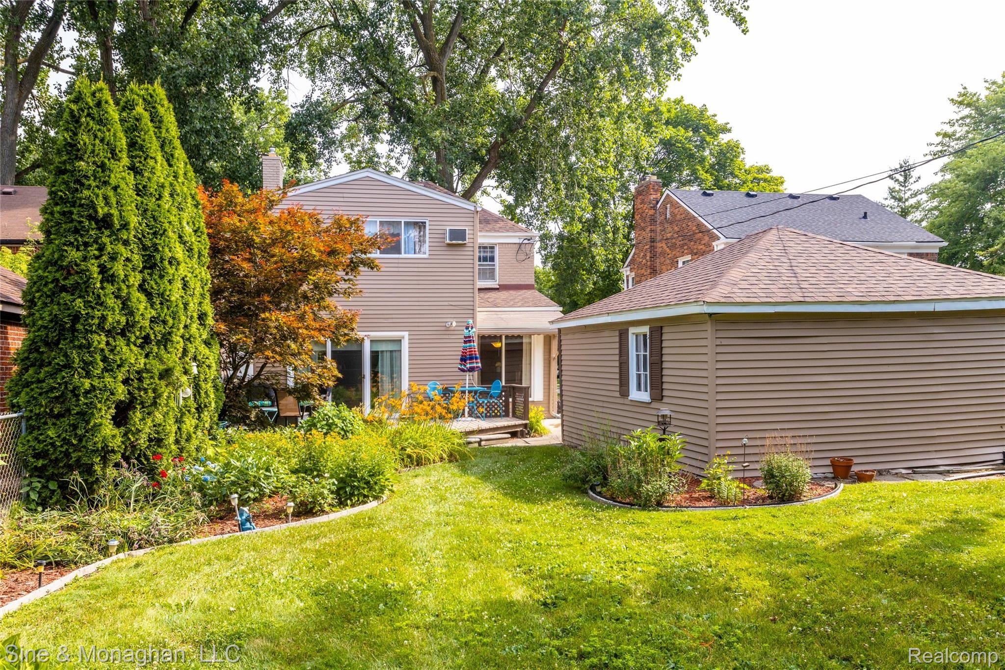 415 Maison Road Grosse Pointe, MI 48236 - Photo 46 of 50 Maison_L_0045.jpg