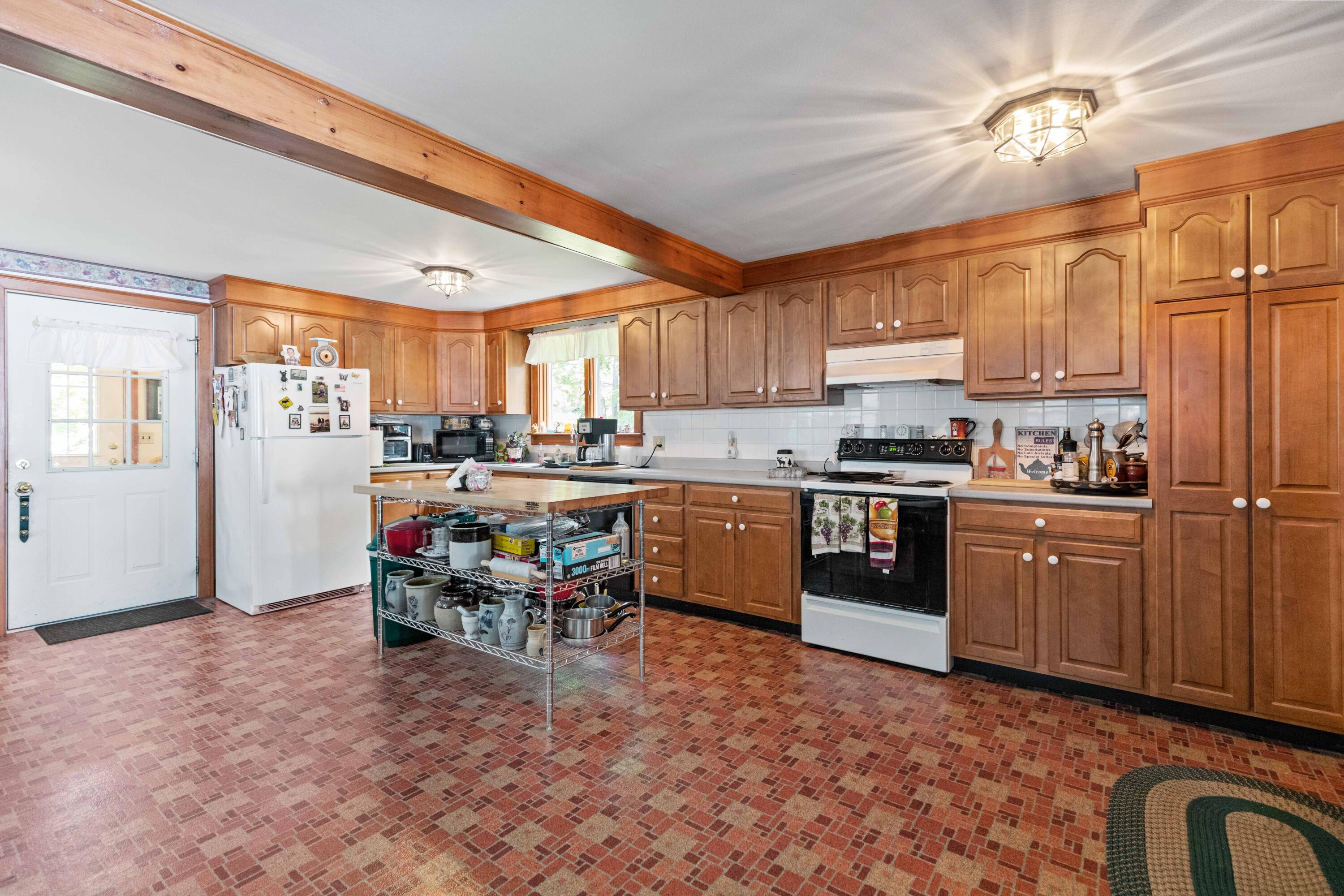73 Gilman Road Standish, ME 04084 - Photo 7 of 32 73 Gilman Standish_s3
