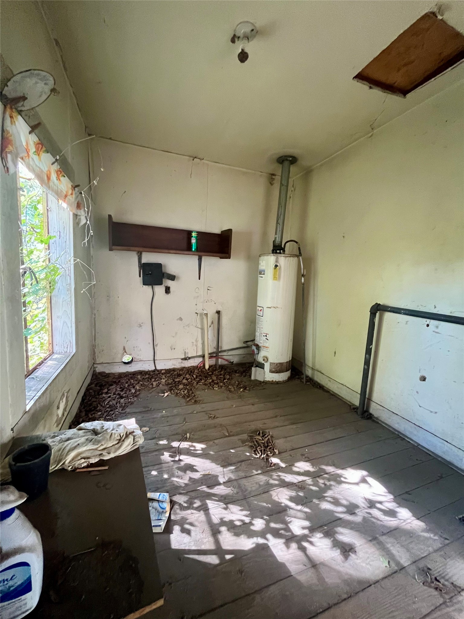 5845 Darling Street Houston, TX 77007 - Photo 19 of 27 a view of a storage & utility room