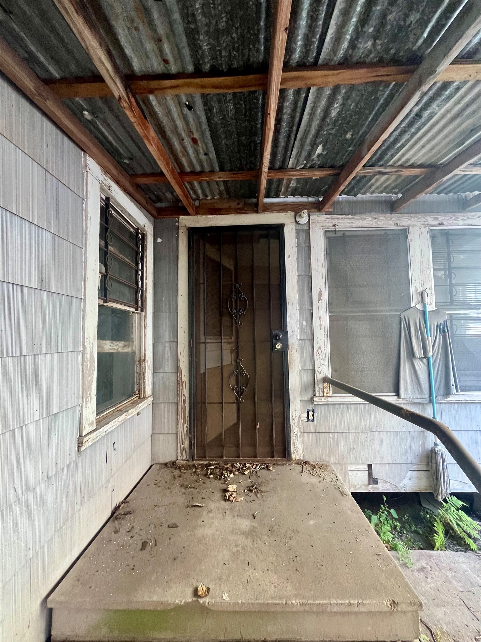 5845 Darling Street Houston, TX 77007 - Photo 20 of 27 a view of entrance