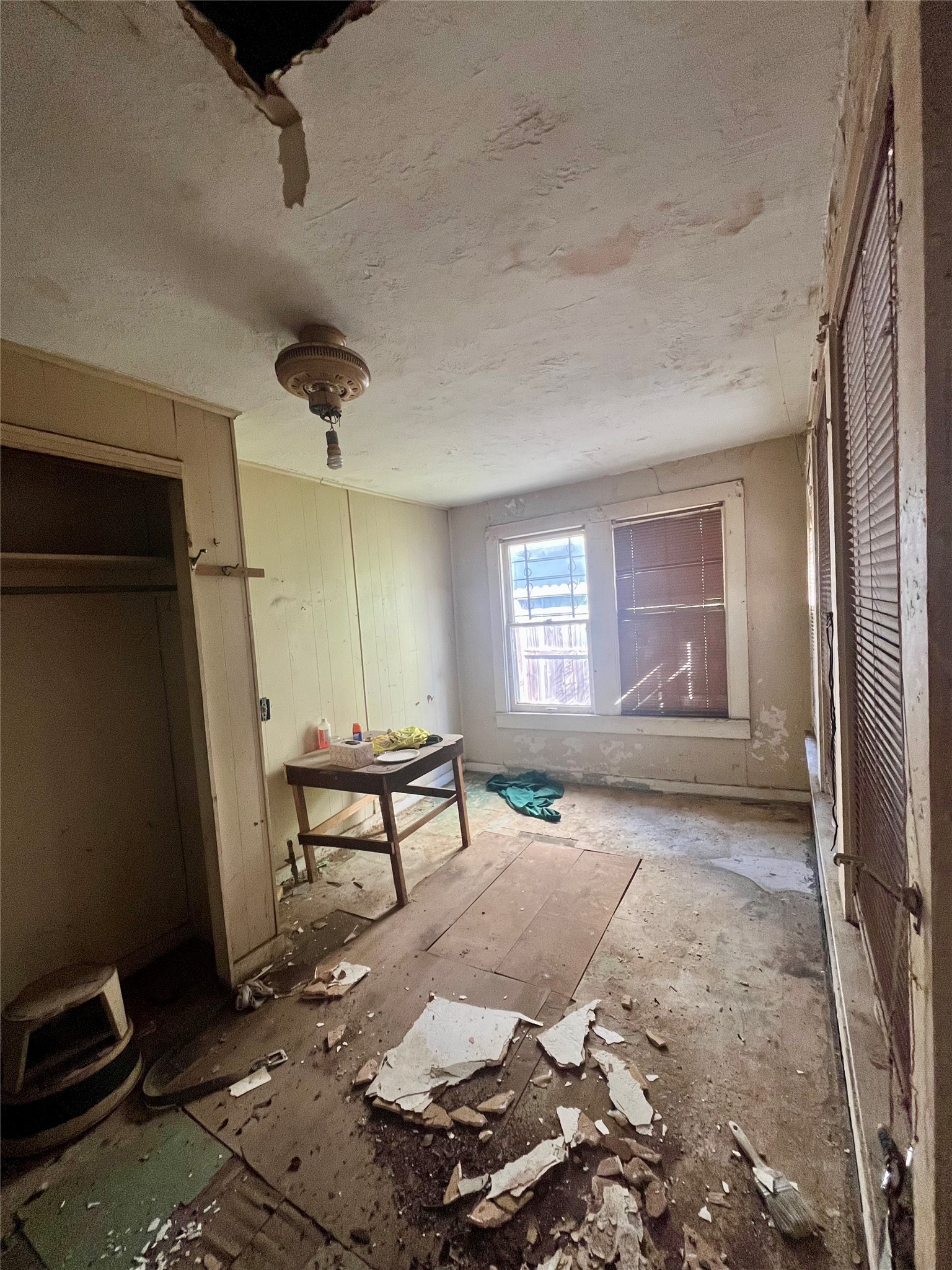 5845 Darling Street Houston, TX 77007 - Photo 21 of 27 a view of an empty room with a fireplace and a window