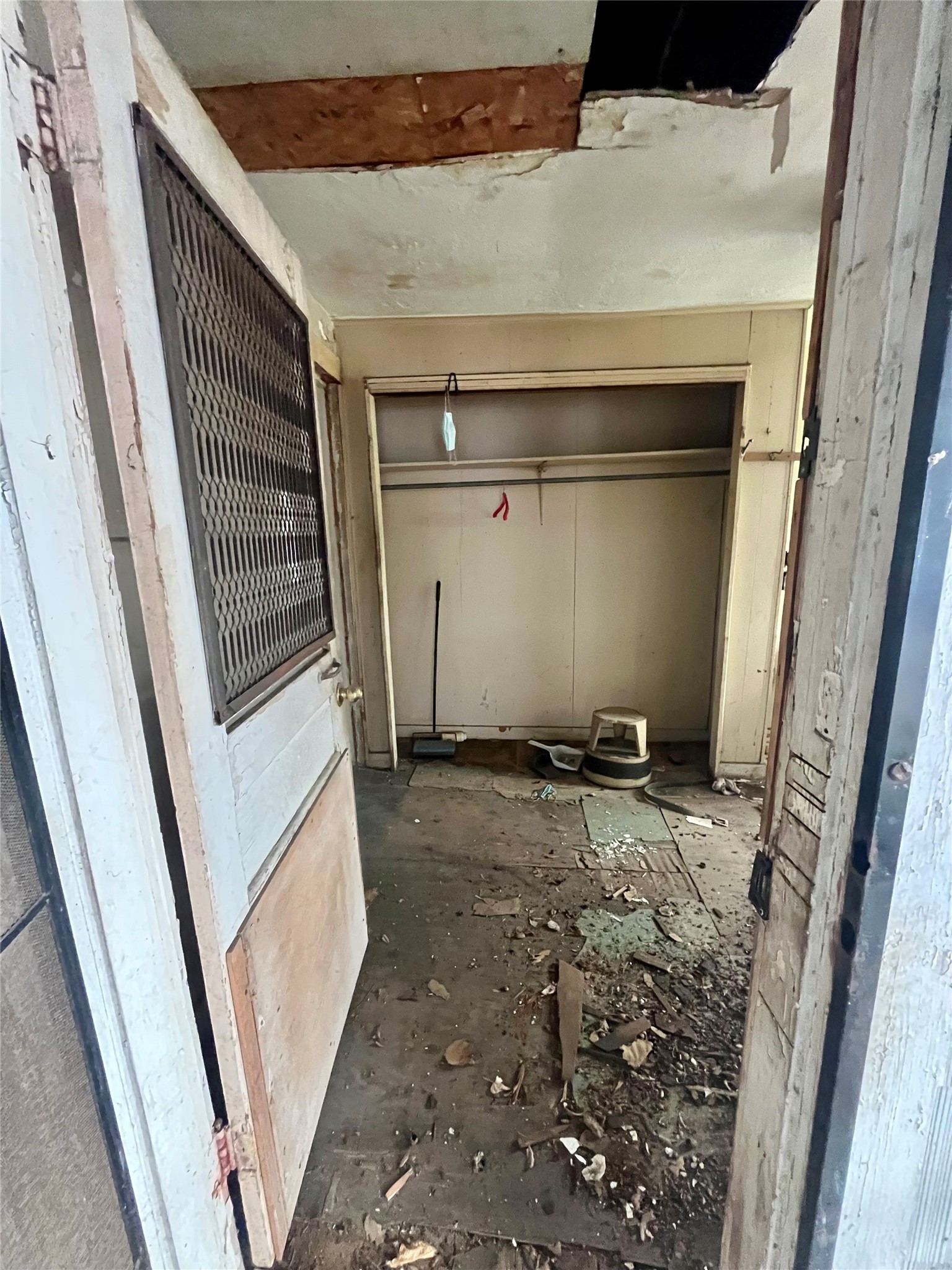 5845 Darling Street Houston, TX 77007 - Photo 22 of 27 a view of a garage