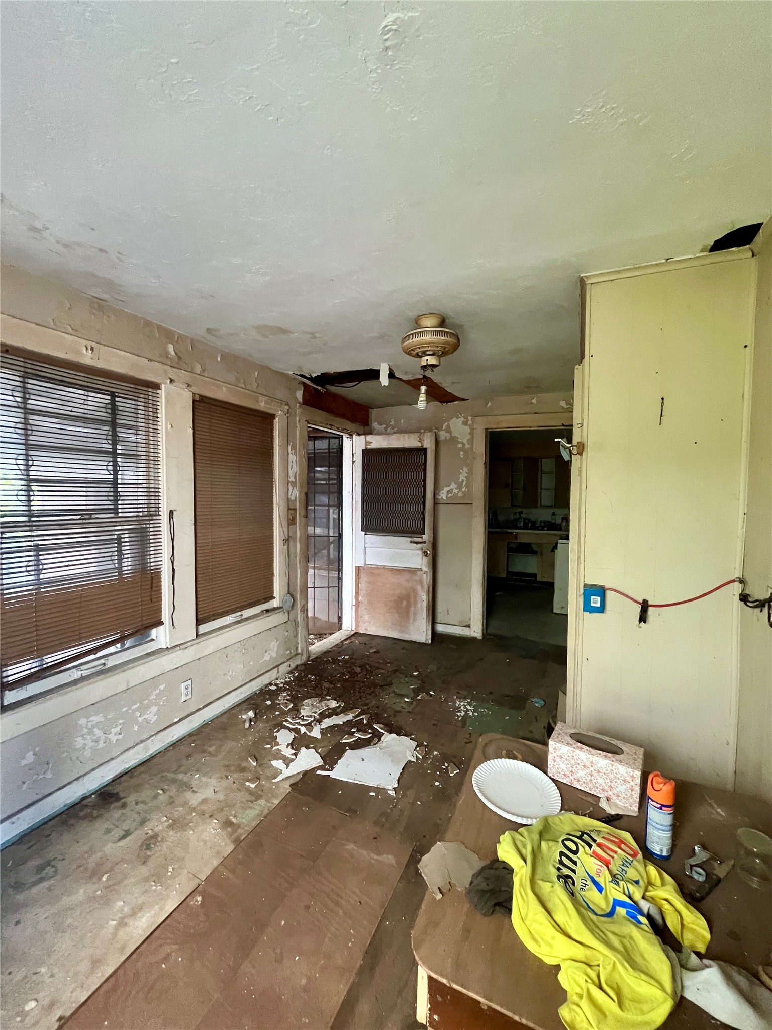 5845 Darling Street Houston, TX 77007 - Photo 24 of 27 a living room with furniture and a fireplace